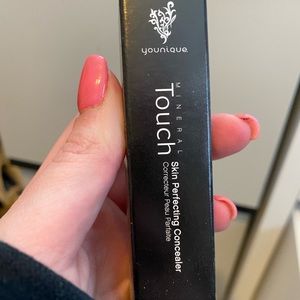 Younique Skin Perfecting Concealer - Scarlet